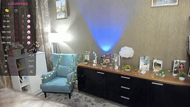 Snapshot of DarleneHatt chatting on February 19, 10:53 pm DarleneHatt online show from February 19, 10:53 pm