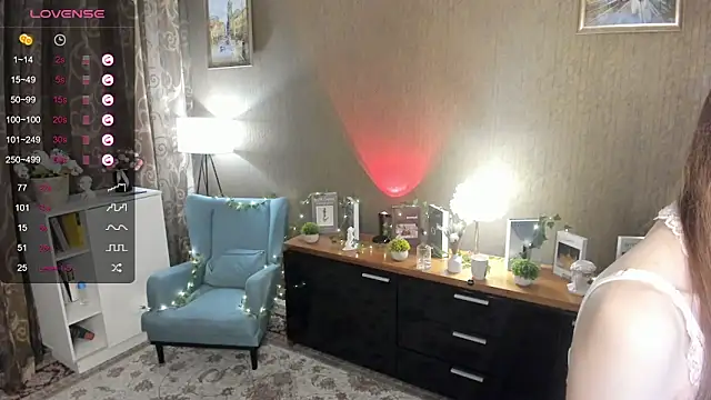Snapshot of DarleneHatt chatting on March 8, 11:49 pm DarleneHatt online show from March 8, 11:49 pm