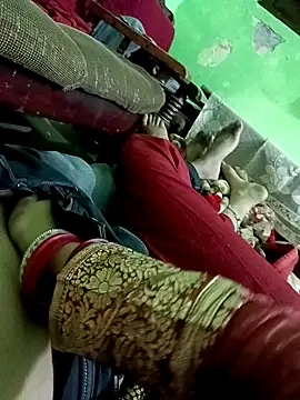 QUEEN-X-CPL online show from December 28, 5:03 pm