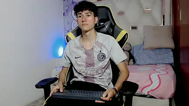 johnny cagee online show from January 16, 3:32 am