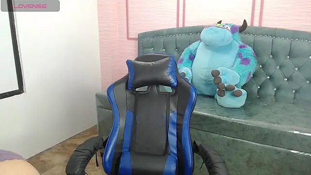 stephania t online show from February 7, 10:40 am