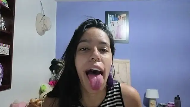 Snapshot of stephania_t chatting on July 11, 2:20 pm stephania t online show from July 11, 2:20 pm