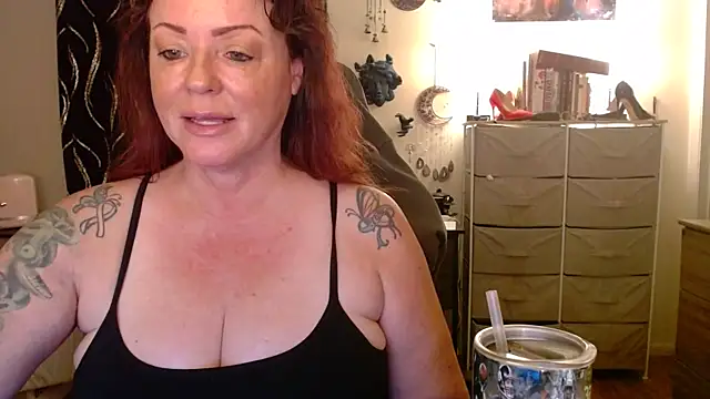 Snapshot of Nikkimastersgirl1091 chatting on May 2, 1:16 pm Nikkimastersgirl1091 online show from May 2, 1:16 pm