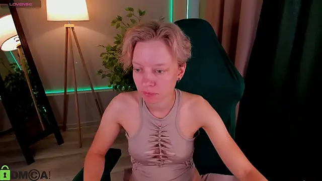 Snapshot of Michelle_Blond chatting on July 31, 8:14 am Michelle Blond online show from July 31, 8:14 am
