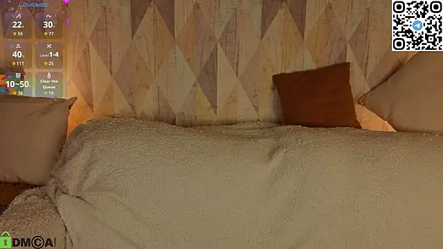 Snapshot of Michelle_Blond chatting on August 1, 1:05 am Michelle Blond online show from August 1, 1:05 am
