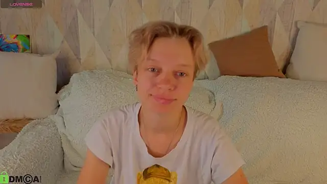 Snapshot of Michelle_Blond chatting on August 2, 1:04 am Michelle Blond online show from August 2, 1:04 am