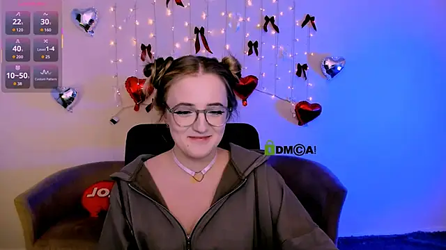 luna berryy online show from February 20, 8:20 pm