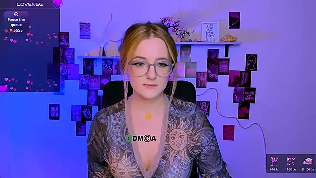 luna berryy online show from February 25, 9:35 pm