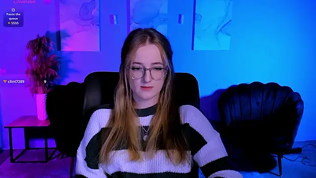 luna berryy online show from March 11, 8:15 pm