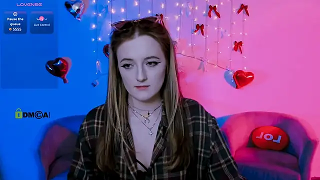luna berryy online show from April 27, 7:12 pm