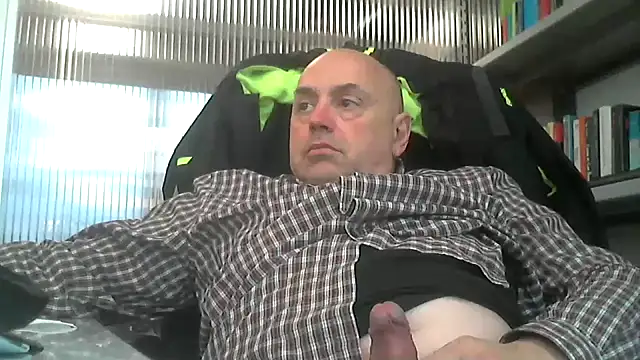 Snapshot of pantomax chatting on March 9, 10:08 am pantomax online show from March 9, 10:08 am