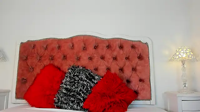 Snapshot of amberlitle chatting on February 17, 12:27 pm amberlitle online show from February 17, 12:27 pm