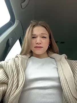 KitteCat online show from December 25, 8:40 am