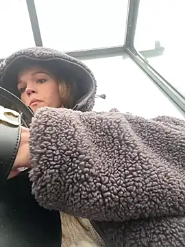 KitteCat online show from December 25, 11:43 am