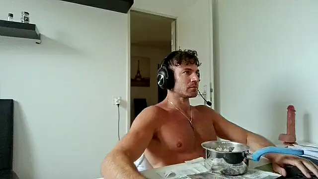 alpha-hunk online show from April 28, 1:49 pm