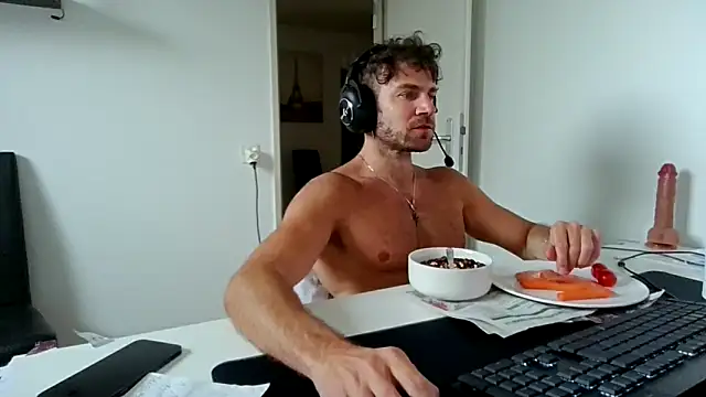 Snapshot of alpha-hunk chatting on May 6, 10:09 am alpha-hunk online show from May 6, 10:09 am