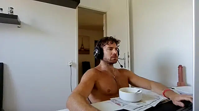 Snapshot of alpha-hunk chatting on May 8, 10:31 am alpha-hunk online show from May 8, 10:31 am
