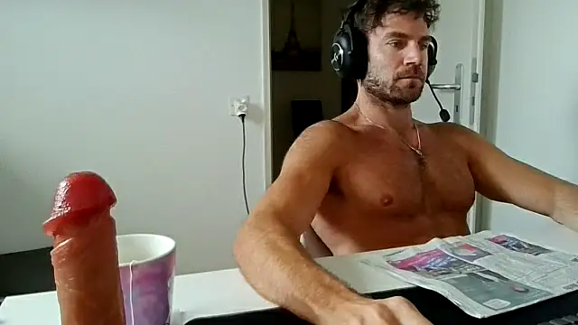 Snapshot of alpha-hunk chatting on May 12, 8:55 am alpha-hunk online show from May 12, 8:55 am