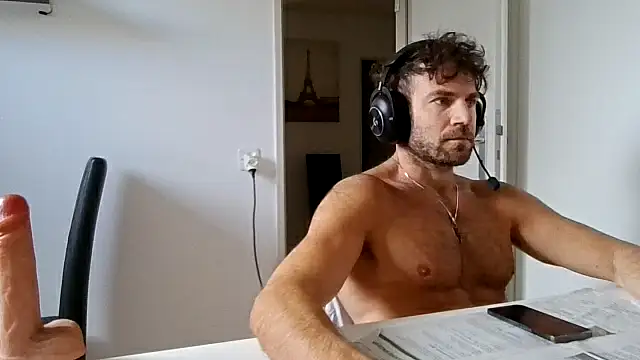 Snapshot of alpha-hunk chatting on May 16, 10:36 am alpha-hunk online show from May 16, 10:36 am