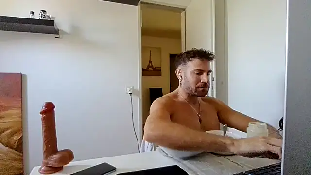 Snapshot of alpha-hunk chatting on May 26, 10:22 am alpha-hunk online show from May 26, 10:22 am