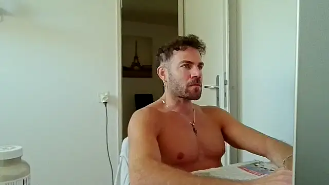 Snapshot of alpha-hunk chatting on May 28, 8:44 am alpha-hunk online show from May 28, 8:44 am