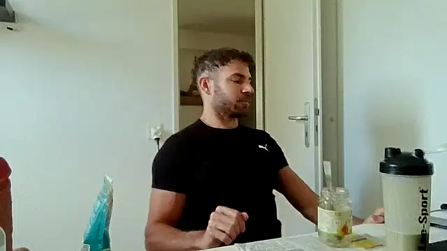 Snapshot of alpha-hunk chatting on June 1, 9:22 am alpha-hunk online show from June 1, 9:22 am