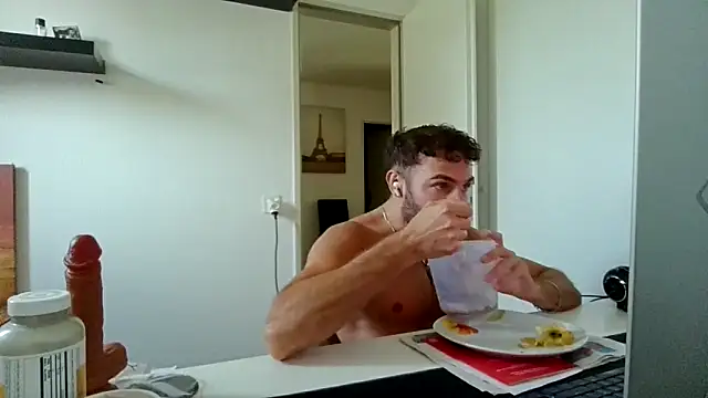 Snapshot of alpha-hunk chatting on June 4, 9:59 am alpha-hunk online show from June 4, 9:59 am