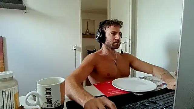 Snapshot of alpha-hunk chatting on June 5, 9:26 am alpha-hunk online show from June 5, 9:26 am