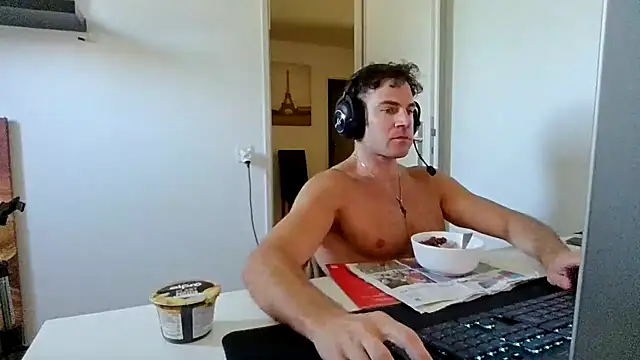 Snapshot of alpha-hunk chatting on June 15, 10:28 am alpha-hunk online show from June 15, 10:28 am