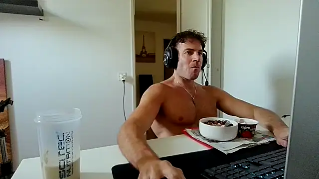 Snapshot of alpha-hunk chatting on June 16, 10:18 am alpha-hunk online show from June 16, 10:18 am