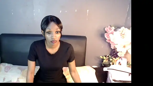 Snapshot of Ebonypreciousx chatting on October 22, 6:18 pm Ebonypreciousx online show from October 22, 6:18 pm