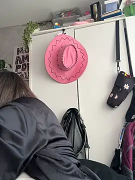 Snapshot of BellaBoux4 chatting on March 20, 4:45 pm BellaBoux4 online show from March 20, 4:45 pm