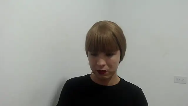 Snapshot of estefania224 chatting on May 19, 12:05 am estefania224 online show from May 19, 12:05 am