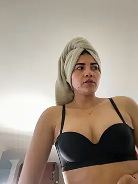 Snapshot of aurora_divine chatting on October 22, 12:27 pm aurora divine online show from October 22, 12:27 pm