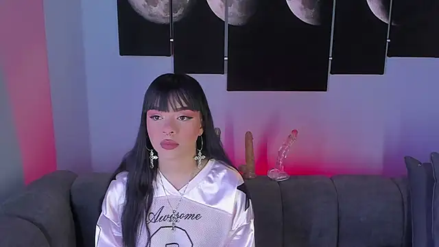 Snapshot of maddy_walker chatting on January 7, 9:03 pm maddy walker online show from January 7, 9:03 pm