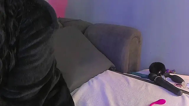 Snapshot of maddy_walker chatting on January 15, 3:22 am maddy walker online show from January 15, 3:22 am