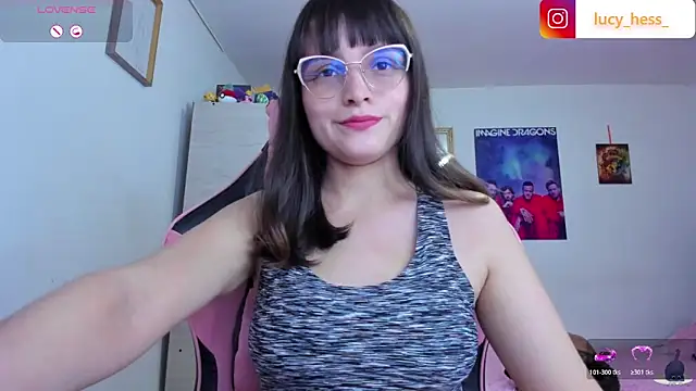 Snapshot of Lucyy-hess chatting on June 9, 9:37 pm Lucyy-hess online show from June 9, 9:37 pm