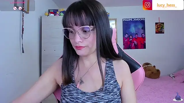 Snapshot of Lucyy-hess chatting on June 12, 10:52 pm Lucyy-hess online show from June 12, 10:52 pm