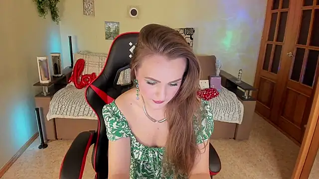 Snapshot of VeronikaVel chatting on July 8, 8:57 pm VeronikaVel online show from July 8, 8:57 pm