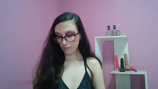 Snapshot of LolaBoobs chatting on May 9, 7:35 am LolaBoobs online show from May 9, 7:35 am