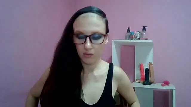 Snapshot of LolaBoobs chatting on June 13, 9:07 am LolaBoobs online show from June 13, 9:07 am
