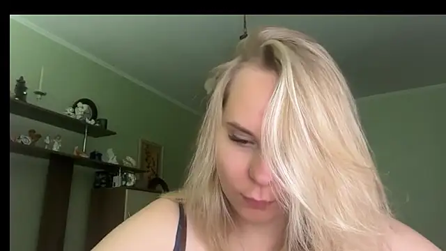 Snapshot of Thalia__Star chatting on May 25, 9:15 am Thalia Star online show from May 25, 9:15 am