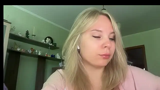 Snapshot of Thalia__Star chatting on June 18, 8:47 am Thalia Star online show from June 18, 8:47 am