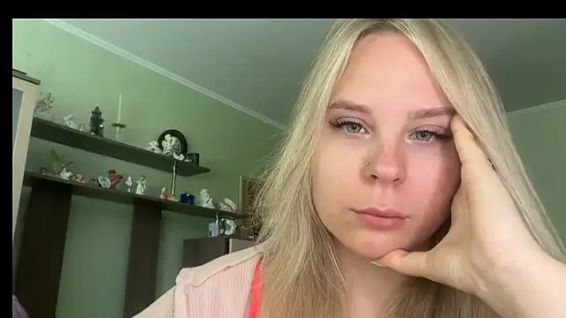 Snapshot of Thalia__Star chatting on June 18, 9:14 am Thalia Star online show from June 18, 9:14 am