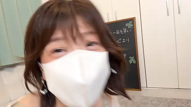 Risa 06 online show from August 6, 11:45 am