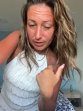 Snapshot of feetqueen96 chatting on July 15, 4:34 pm feetqueen96 online show from July 15, 4:34 pm
