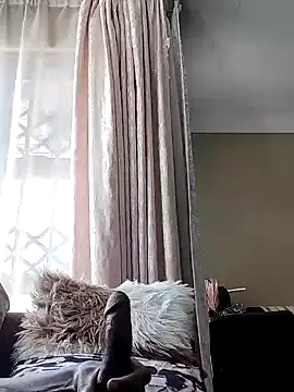 Snapshot of skinnybuddy chatting on December 11, 12:23 pm skinnybuddy online show from December 11, 12:23 pm