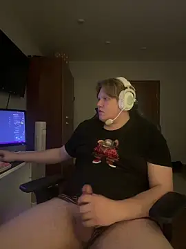 Snapshot of big_boy163 chatting on February 12, 6:03 pm big boy163 online show from February 12, 6:03 pm