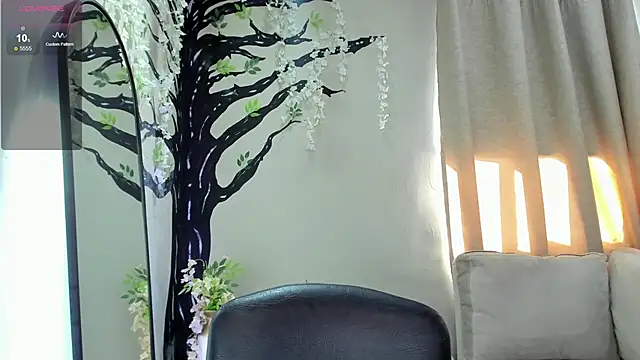 ebbafernandez  online show from September 23, 7:28 pm