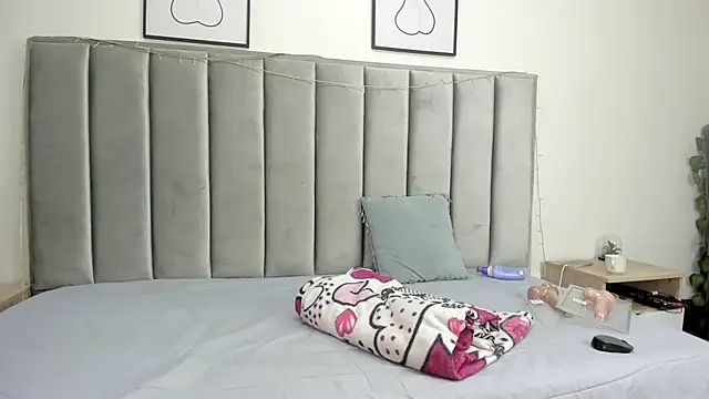 Laiia Page online show from March 15, 2:01 pm